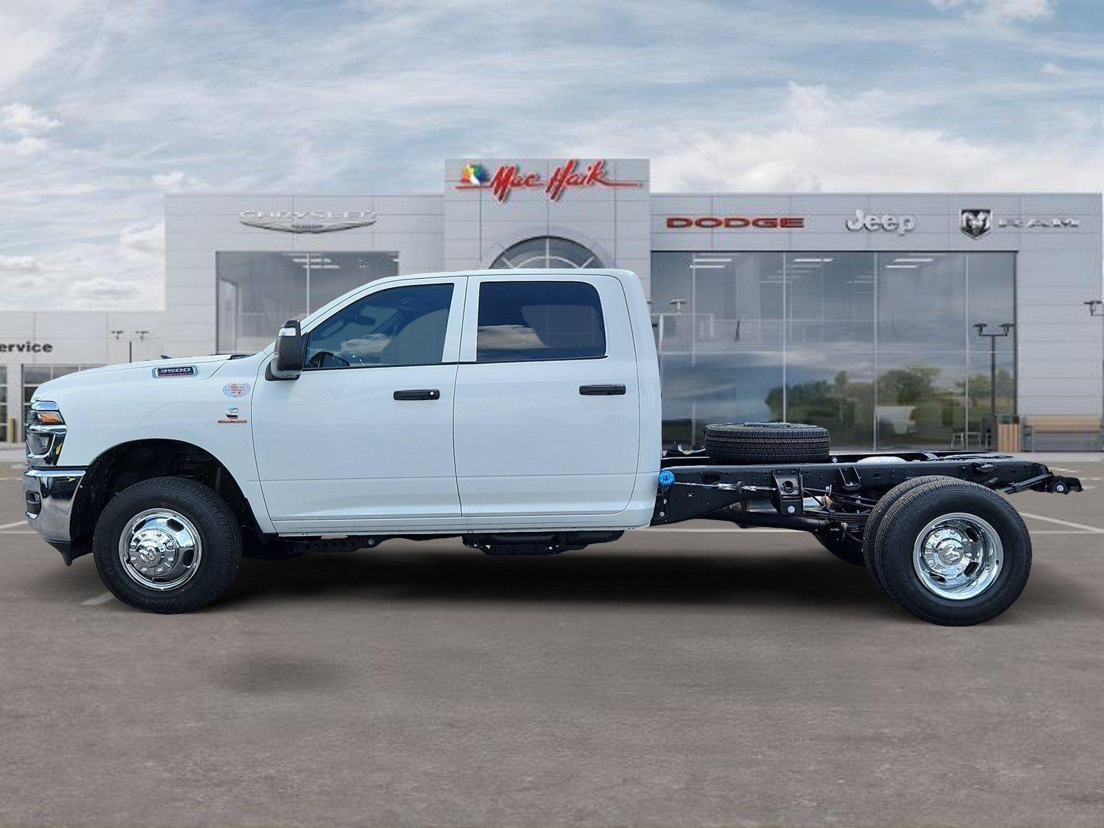 New 2026 Bright White Clear-Coat Exterior Paint RAM Tradesman image 2