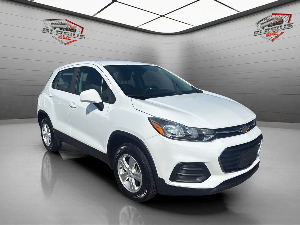 Used 2018 White Chevrolet LS image 7