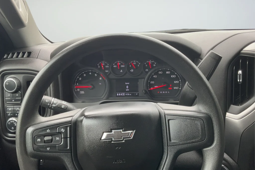 Used 2025 White Chevrolet Custom image 14