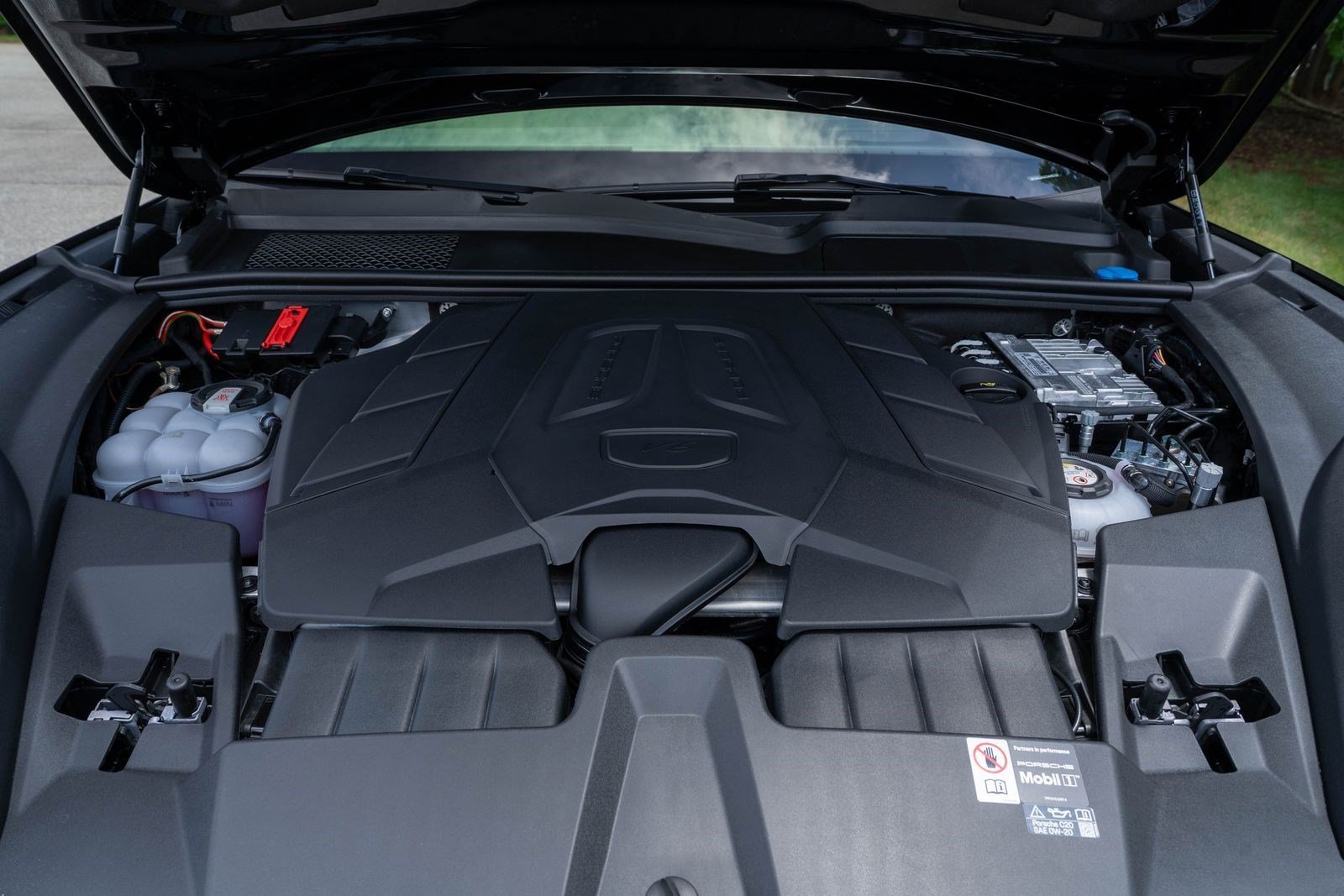 New 2026 Chromite Black Metallic Porsche E-Hybrid Coupe image 18