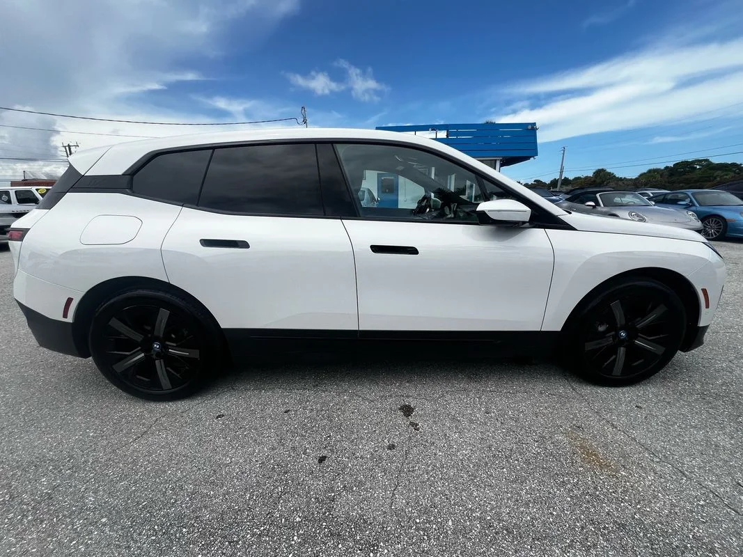 Used 2024 White BMW xDrive50 image 7