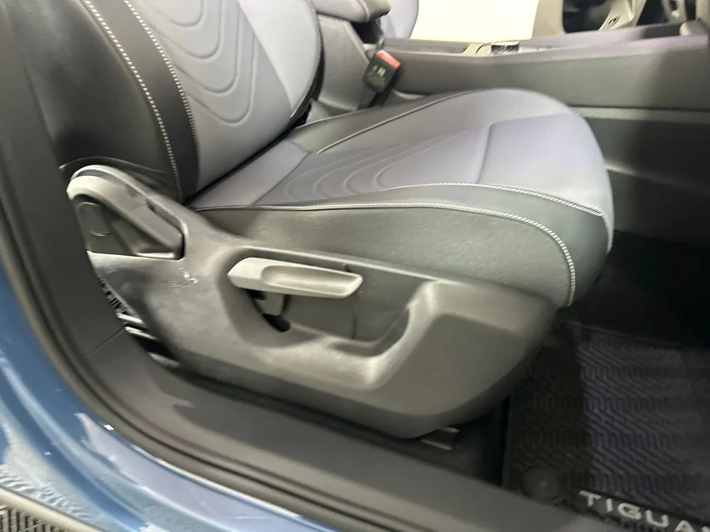New 2026 Blue Volkswagen 2.0T SE image 24