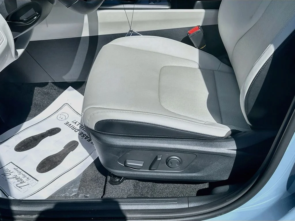 New 2027 Heritage Blue Kia EX image 18