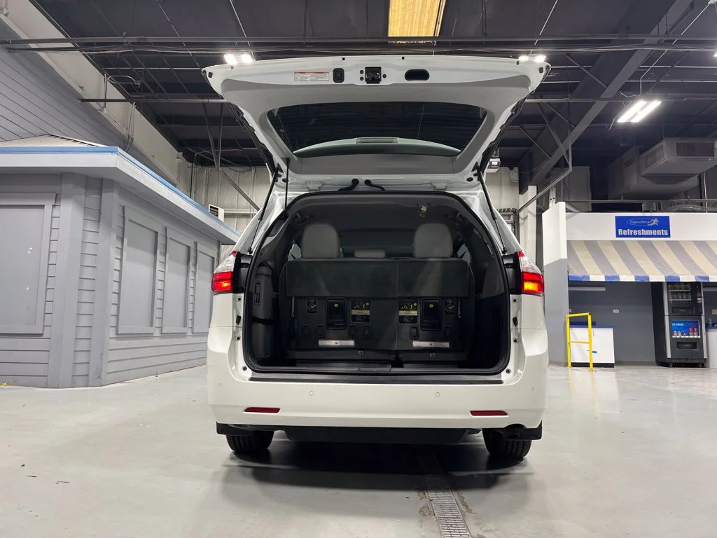 Used 2018 Blizzard Pearl Toyota XLE image 9