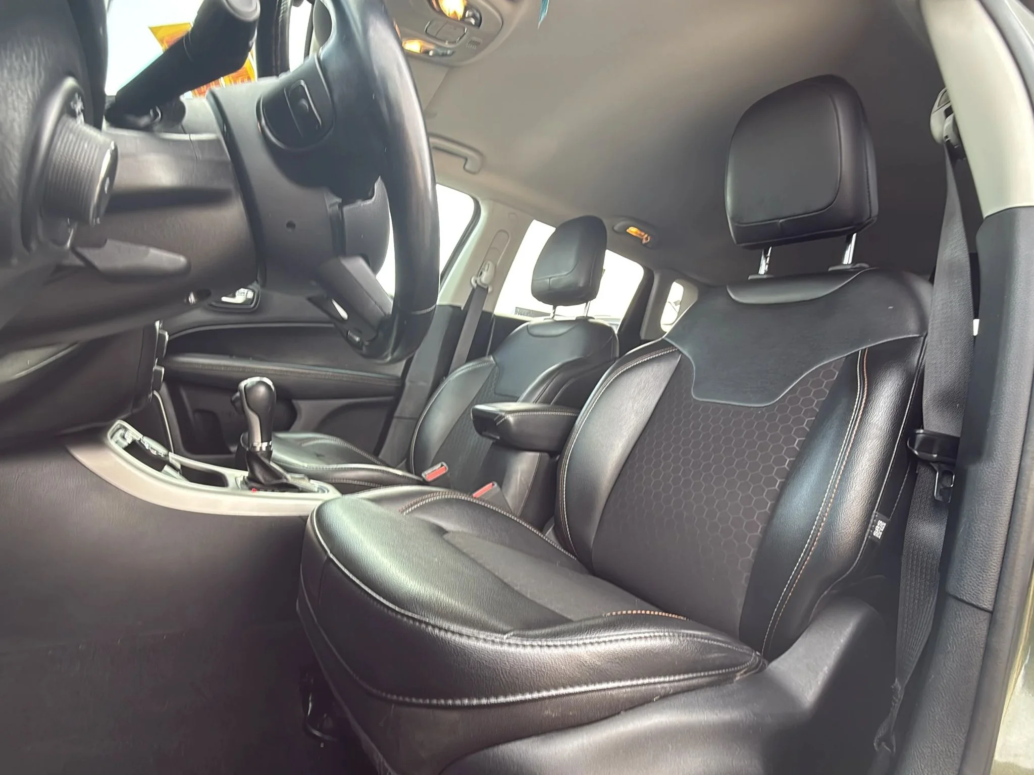 Used 2020 Olive Green Pearlcoat Jeep Latitude image 10
