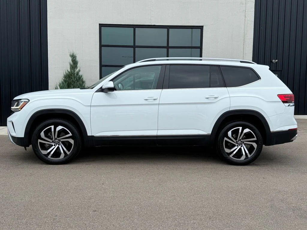 Used 2022 White Volkswagen SEL image 3