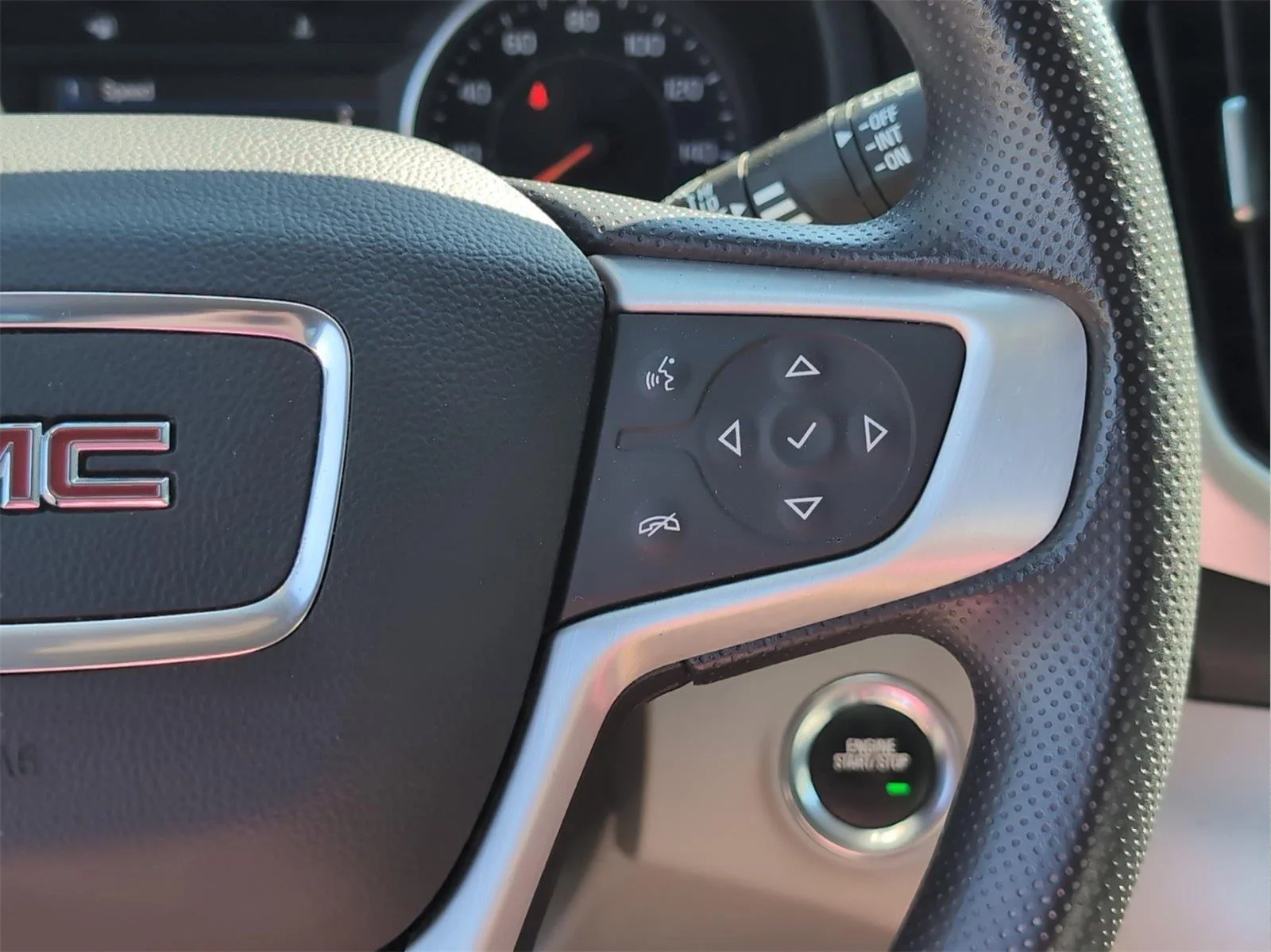 Used 2022 Summit White GMC SLE image 27