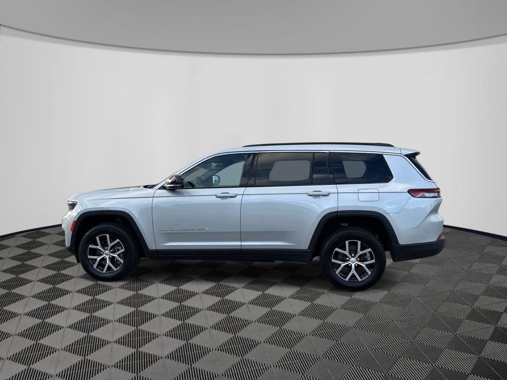 Used 2024 Silver Jeep Limited image 4
