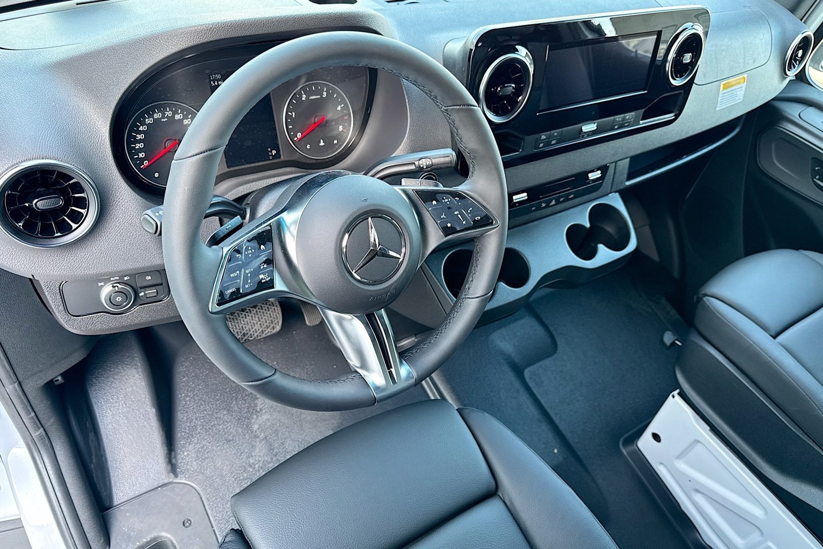 New 2026 Arctic White Mercedes-Benz  image 9