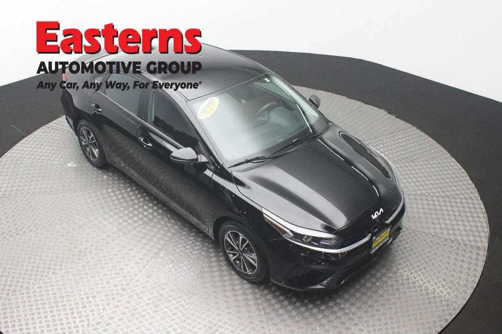 Used 2023 Black Kia LXS image 3