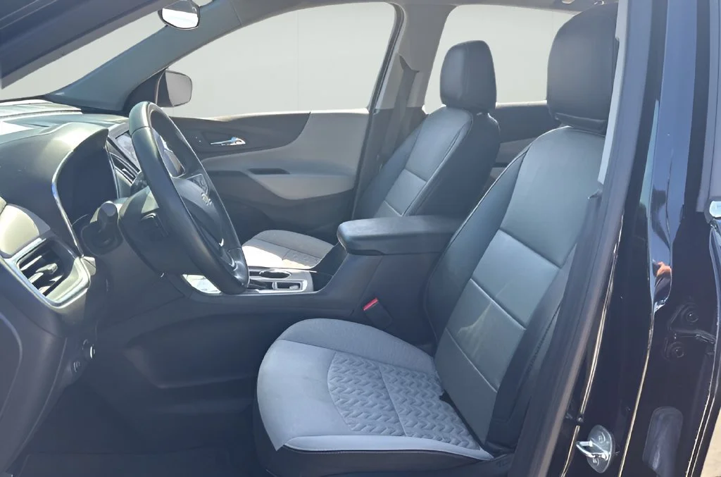 Used 2023 MOSAIC BLACK METALLIC Chevrolet LT image 4