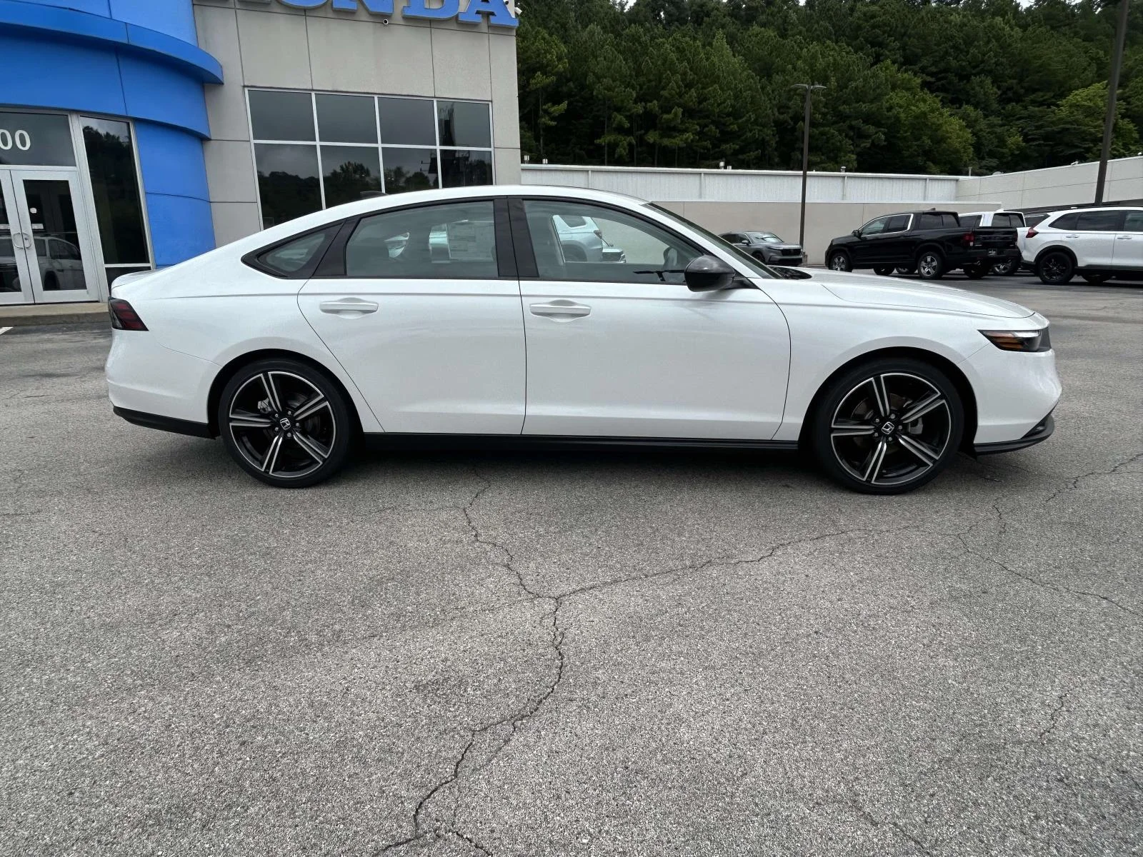 New 2026 Platinum White Pearl Honda SE CVT image 3