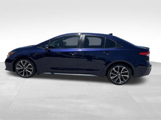 Used 2021  Toyota SE image 7