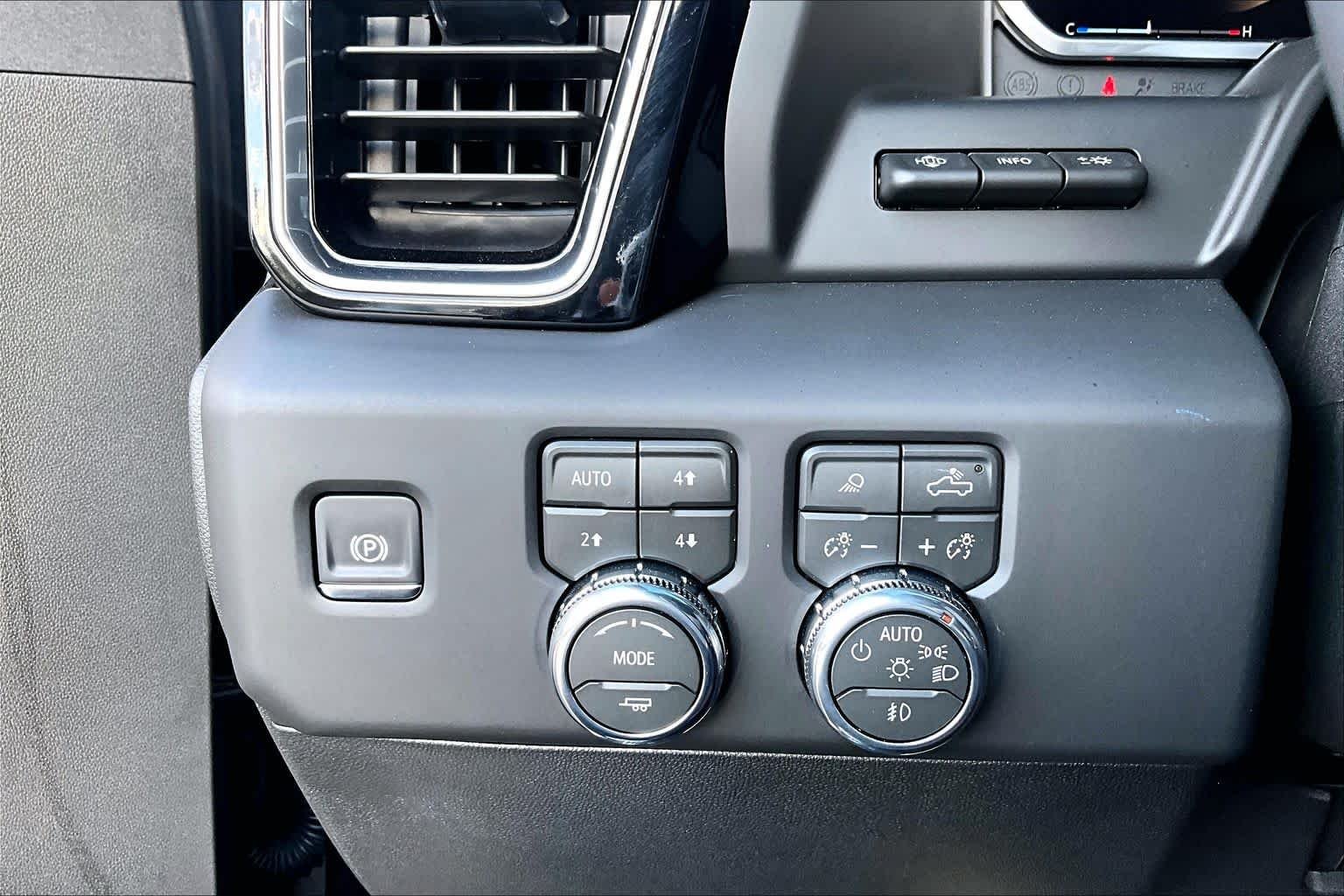Used 2026 Onyx Black GMC Denali Ultimate image 36