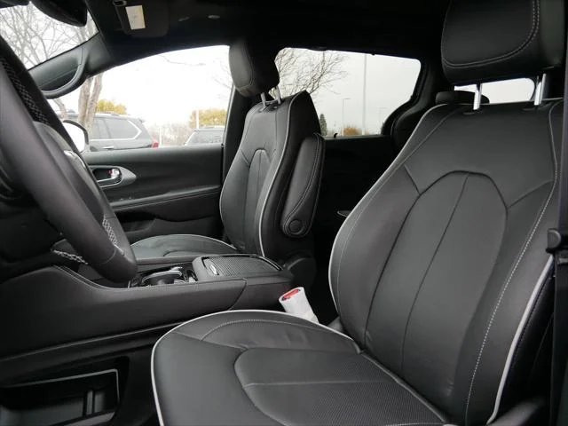 New 2026 Bright White Clearcoat Chrysler Limited image 9