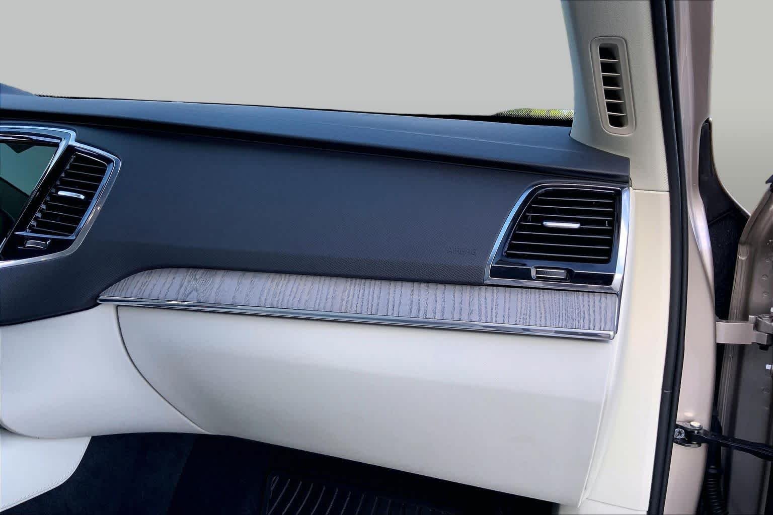 Used 2025 Bright Dusk Metallic Volvo Plus image 18