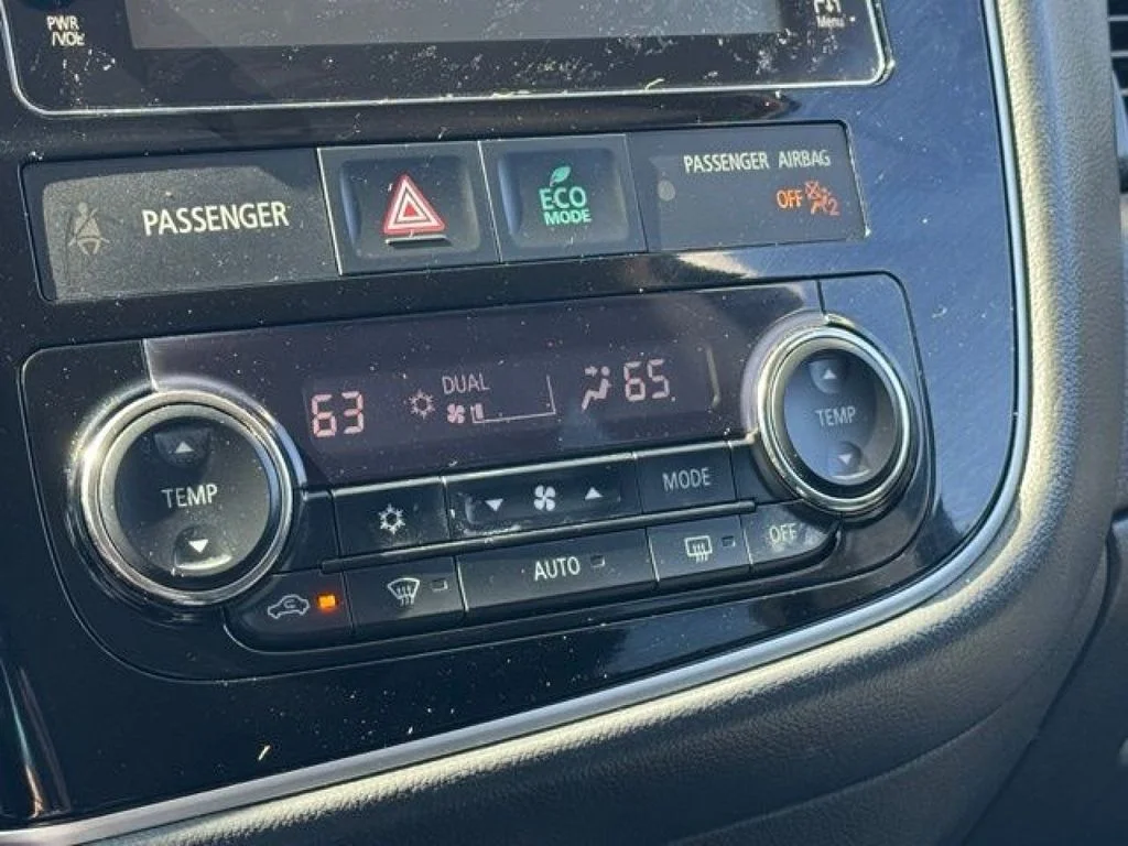 Used 2018  Mitsubishi SEL image 17
