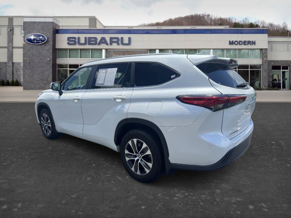 Used 2023 Pearl Toyota XLE image 6