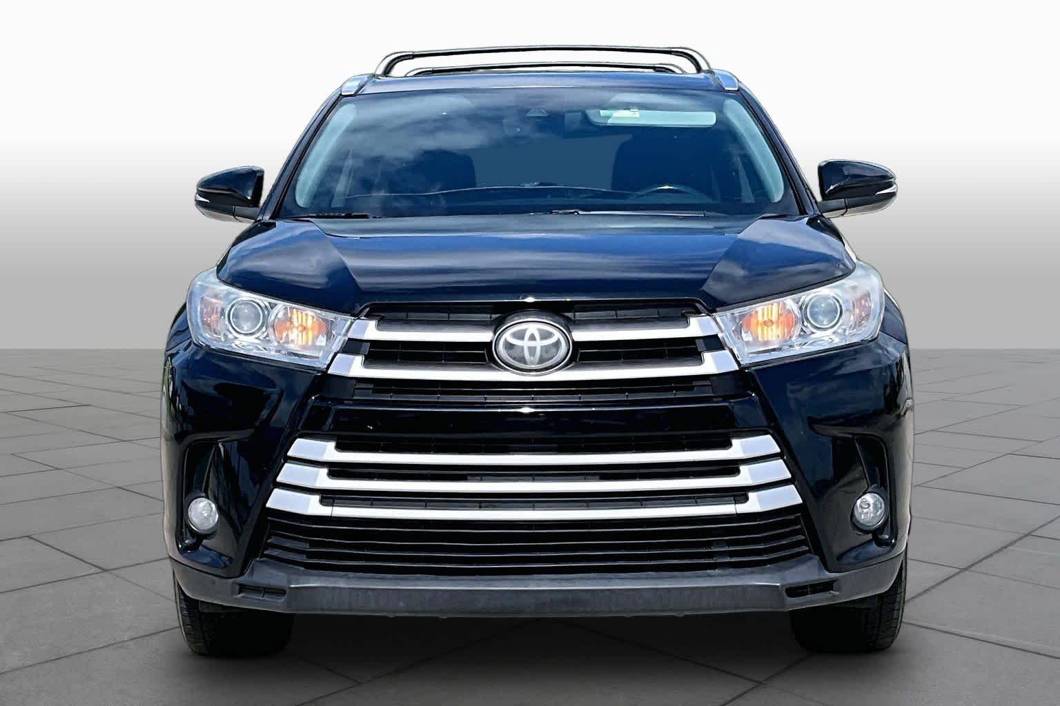 Used 2017 Midnight Black Metallic Toyota XLE image 3