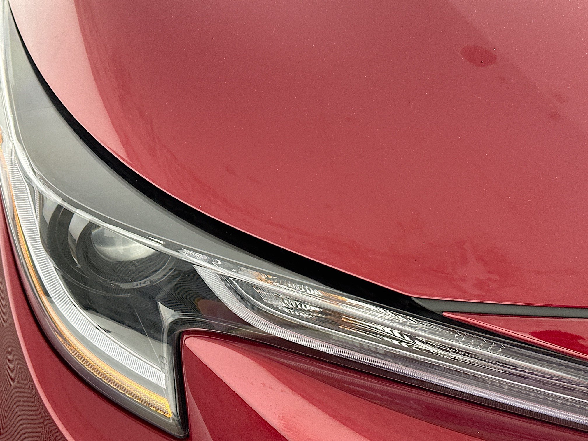 Used 2025 Pearl Toyota LE image 9
