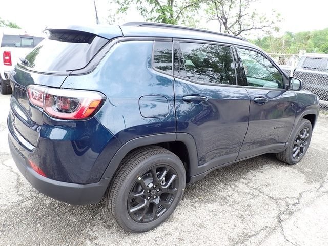 New 2026 Fathom Blue Pearl-Coat Exterior Paint Jeep Latitude image 7