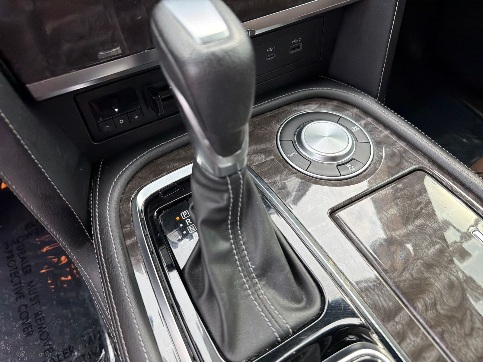 Used 2022 White Nissan Platinum image 24