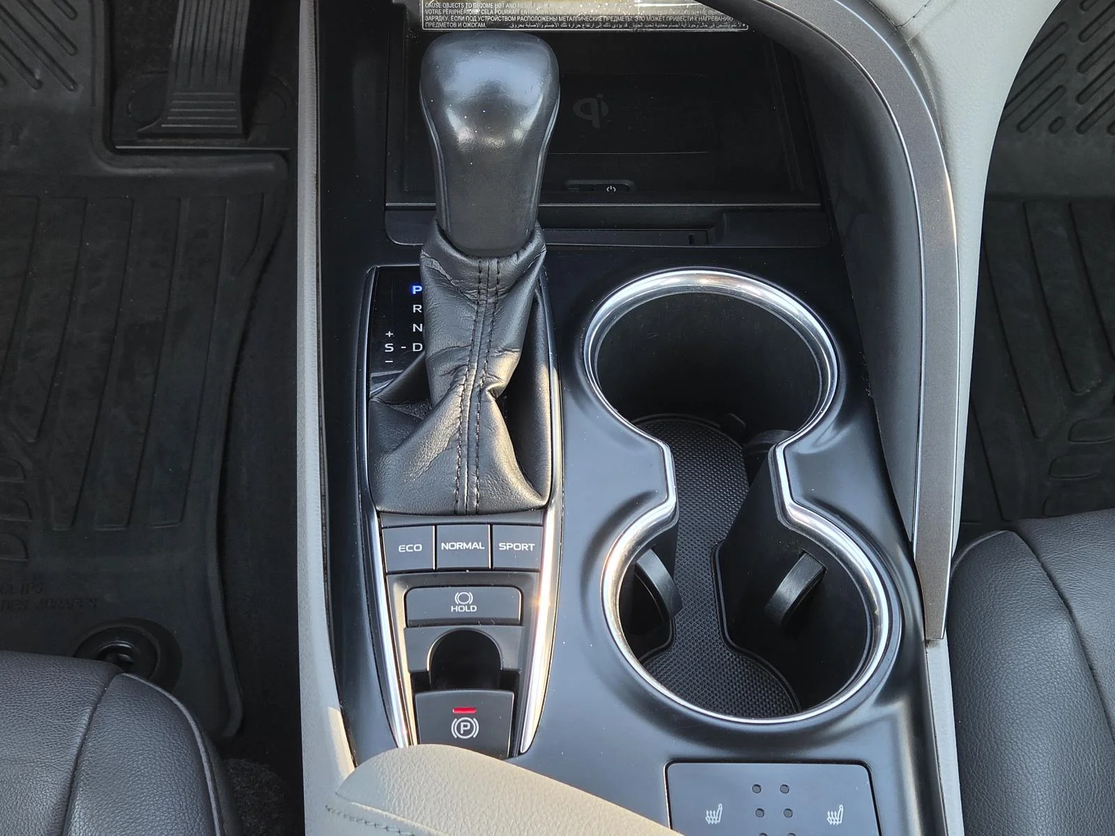 Used 2019 Celestial Silver Metallic Toyota XLE Auto (Natl) image 13