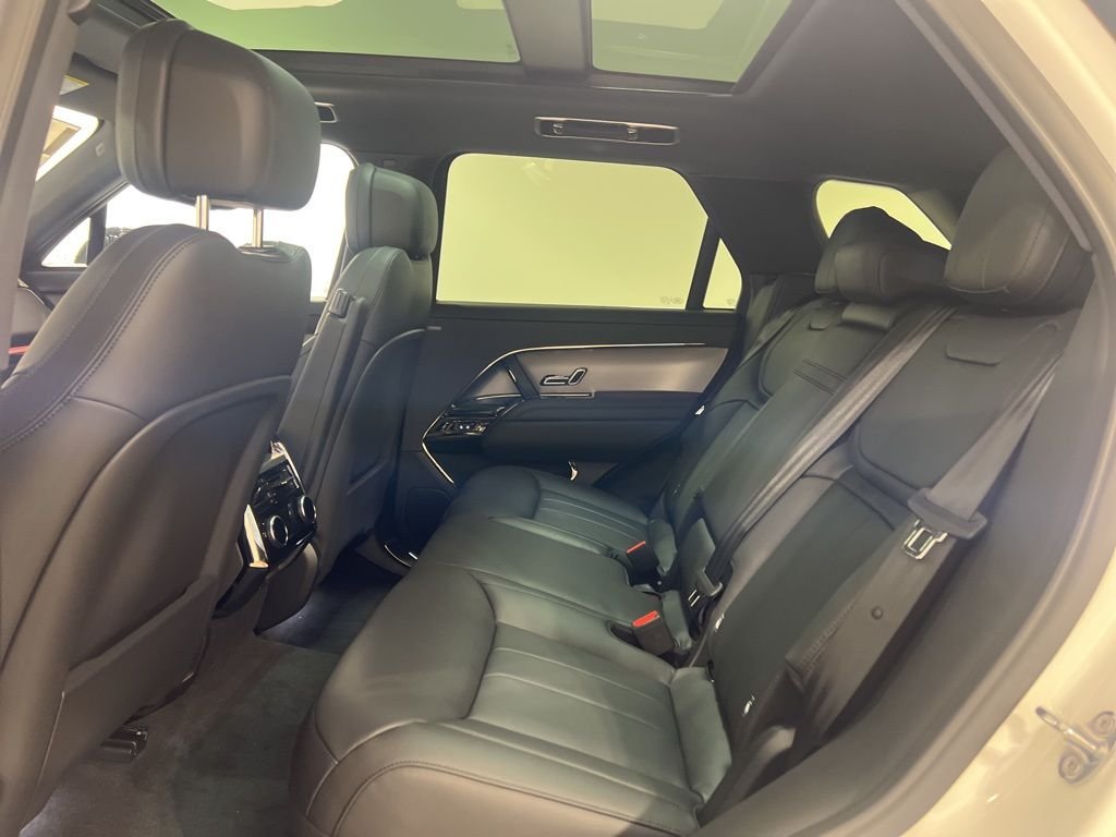 Used 2025 Ostuni Pearl White Premium Metallic Land Rover SE image 21
