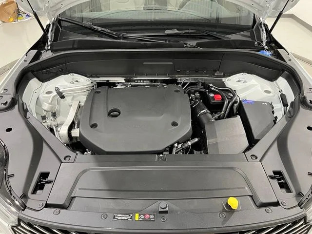 New 2026 Crystal White Volvo Plus image 25
