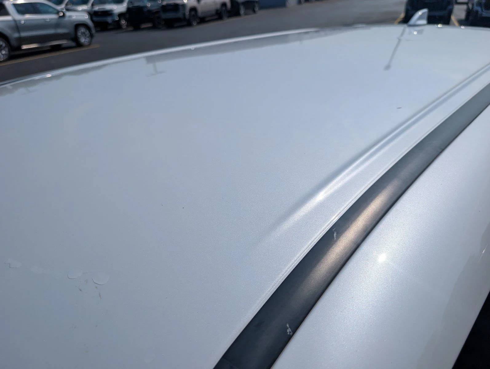 Used 2025 White Diamond Mitsubishi SE image 13