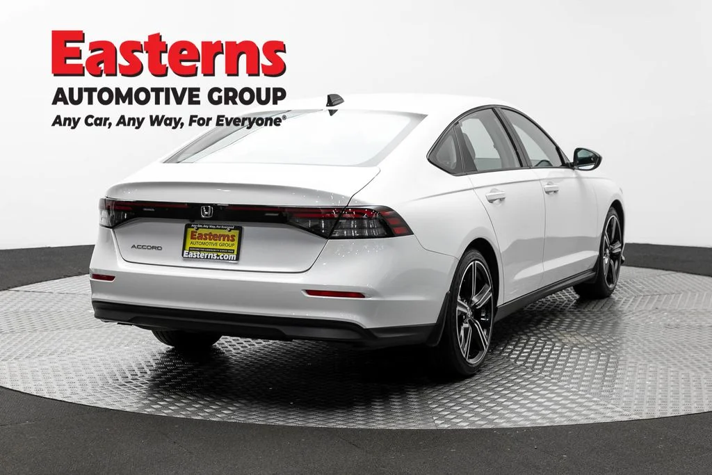 Used 2026 White Honda SE image 5