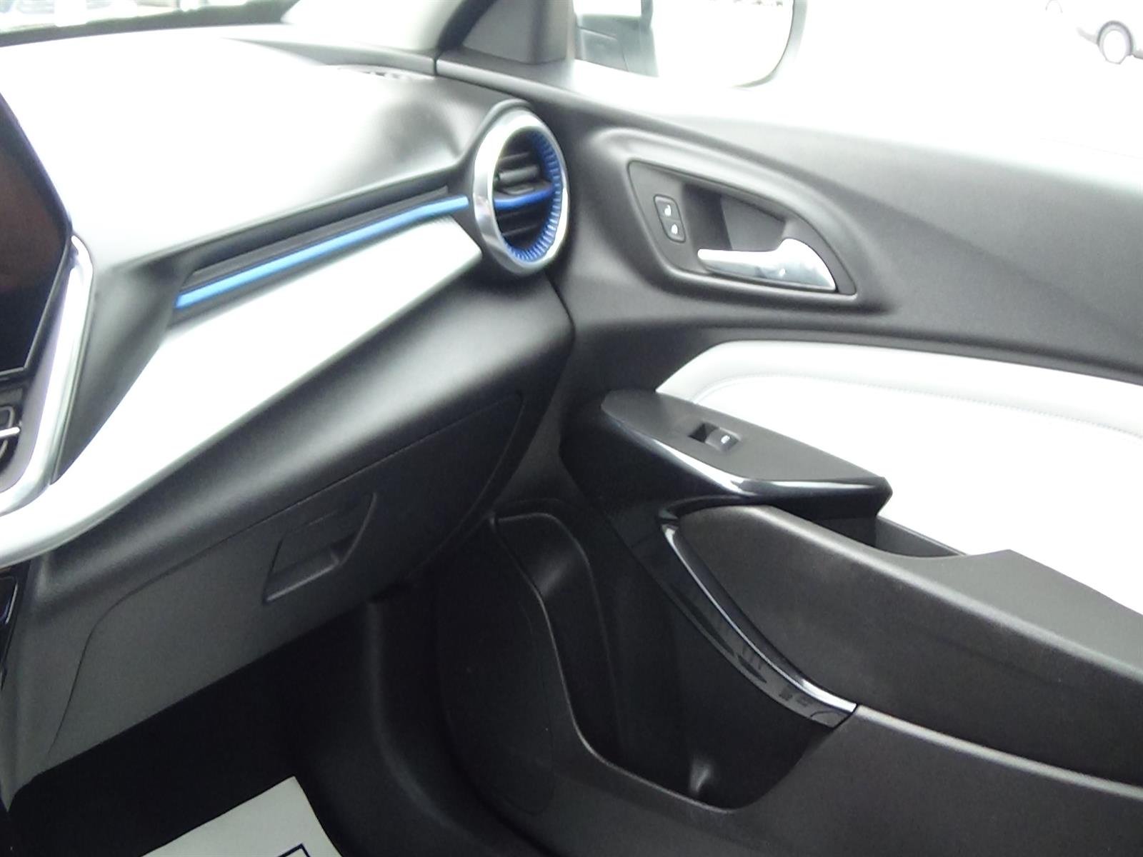 Used 2025 Summit White (gaz) Chevrolet LT image 24
