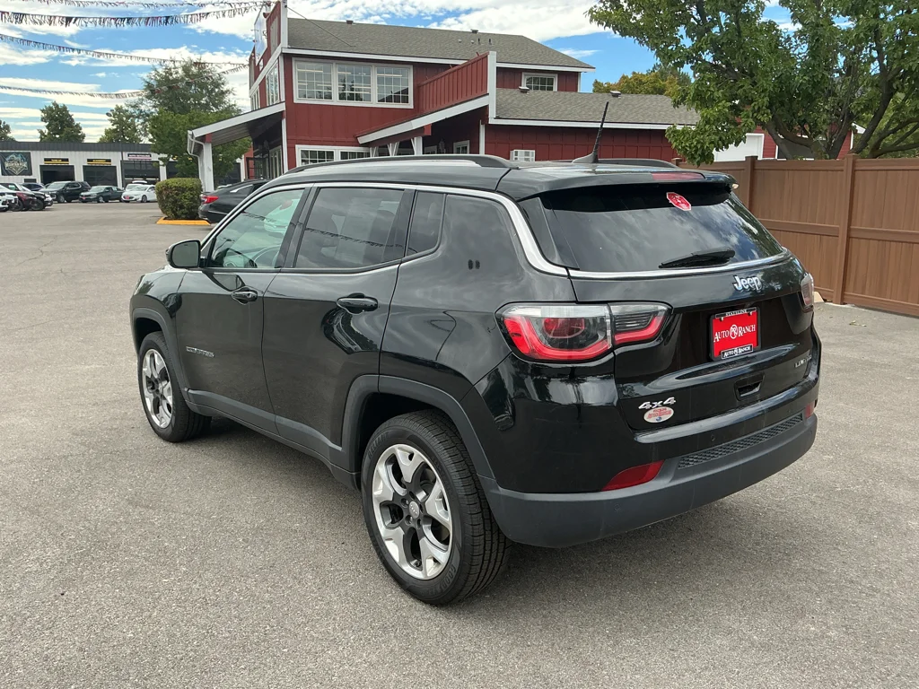 Used 2018 Diamond Black Crystal Pearlcoat Jeep Limited image 7