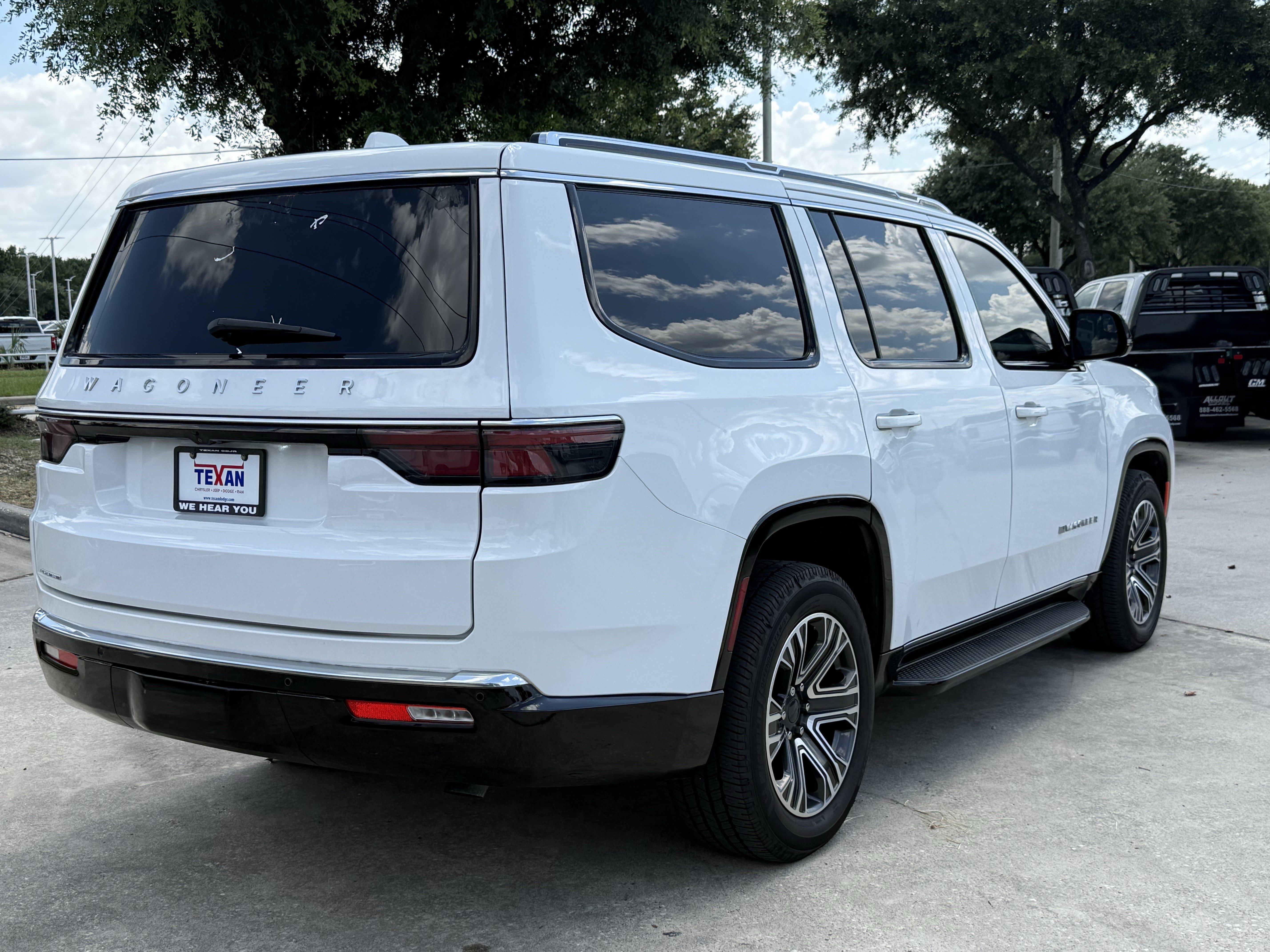 Used 2023 Bright White Clearcoat Jeep Base image 4