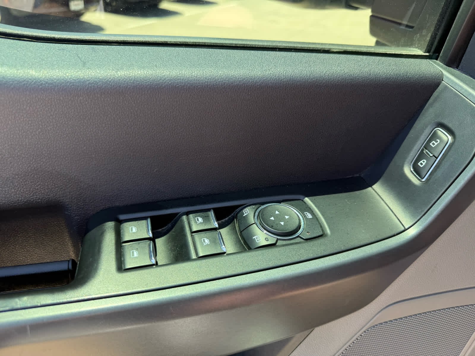 Used 2024 Oxford White Ford XLT image 15