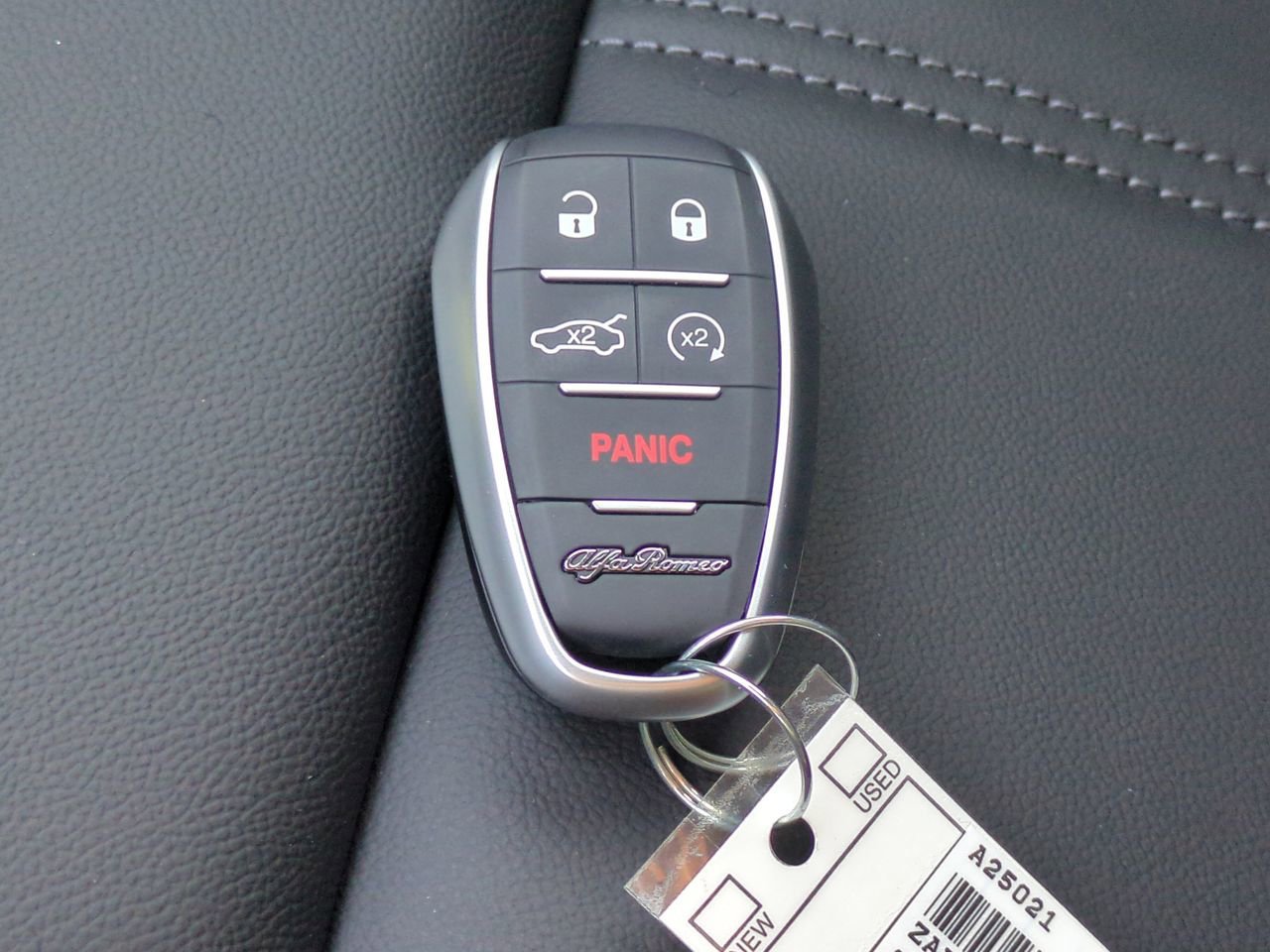 2025 Alfa Romeo Giulia Base - Photo 25