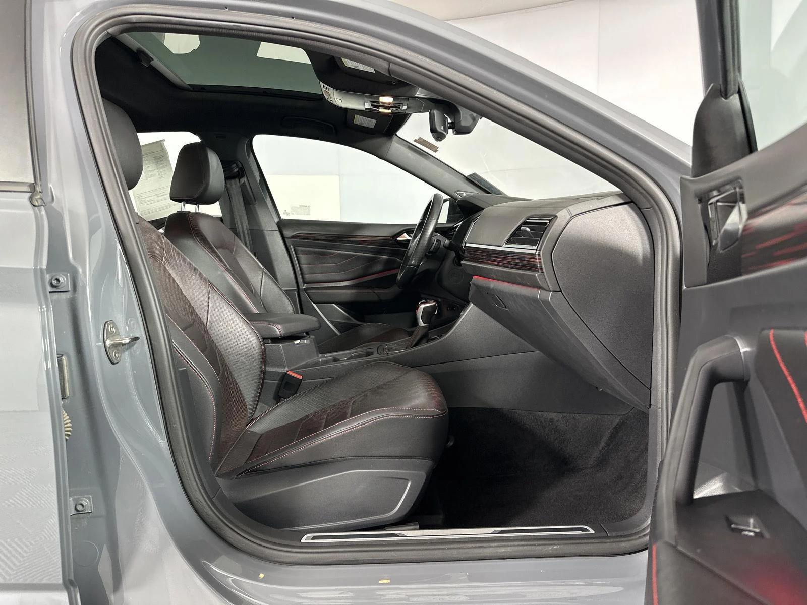 Used 2022 Pure Gray w/Black Roof Volkswagen Autobahn image 28