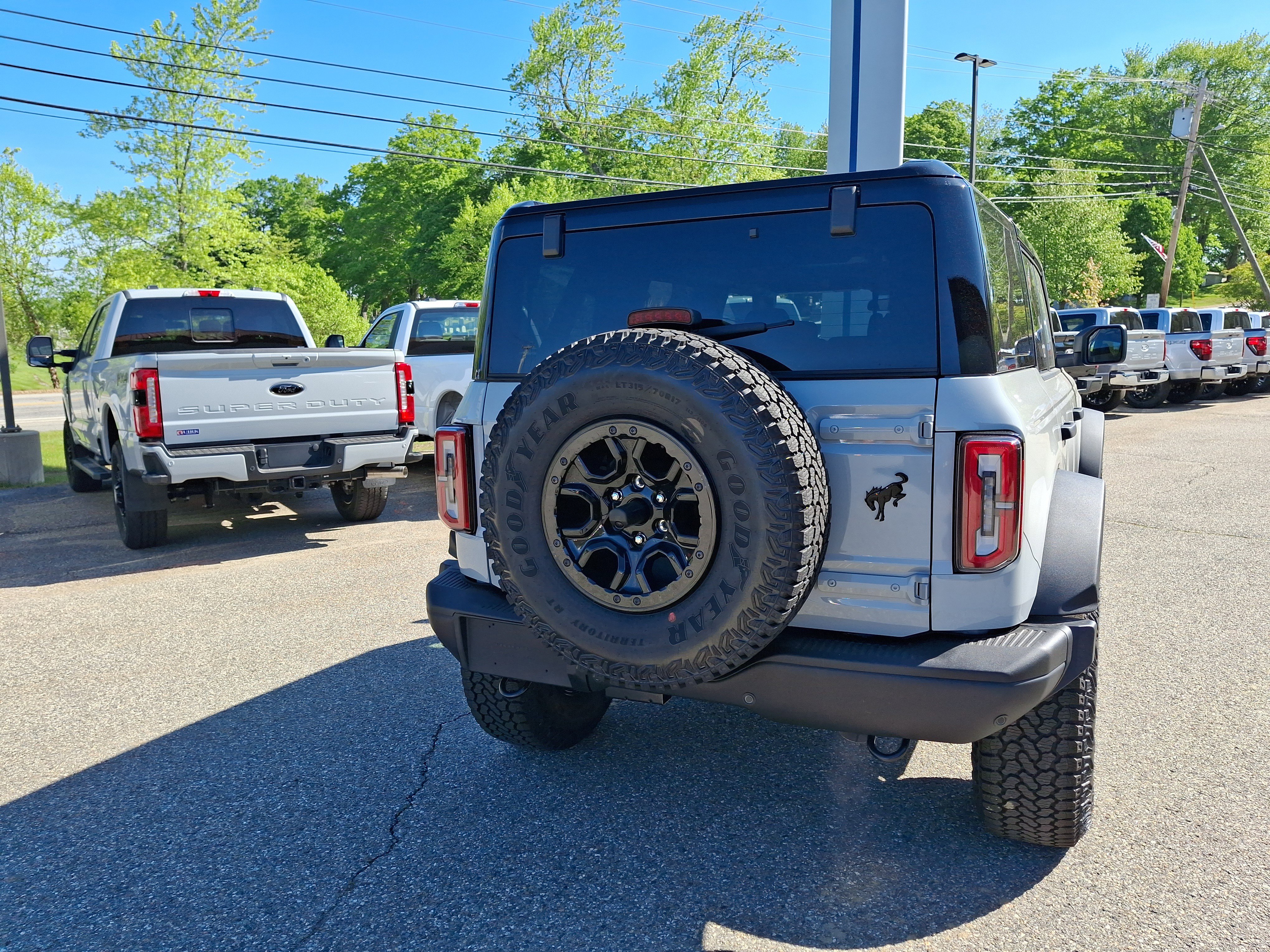 New 2026 Avalanche Gray Ford Badlands® image 4