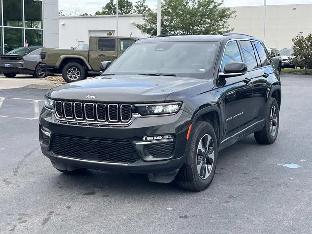 Used 2024  Jeep 4xe image 6