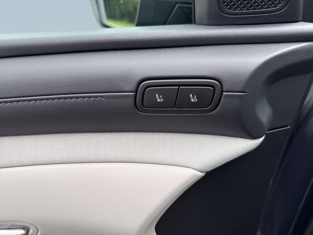 Used 2025 Ecotronic Gray Hyundai Limited image 16