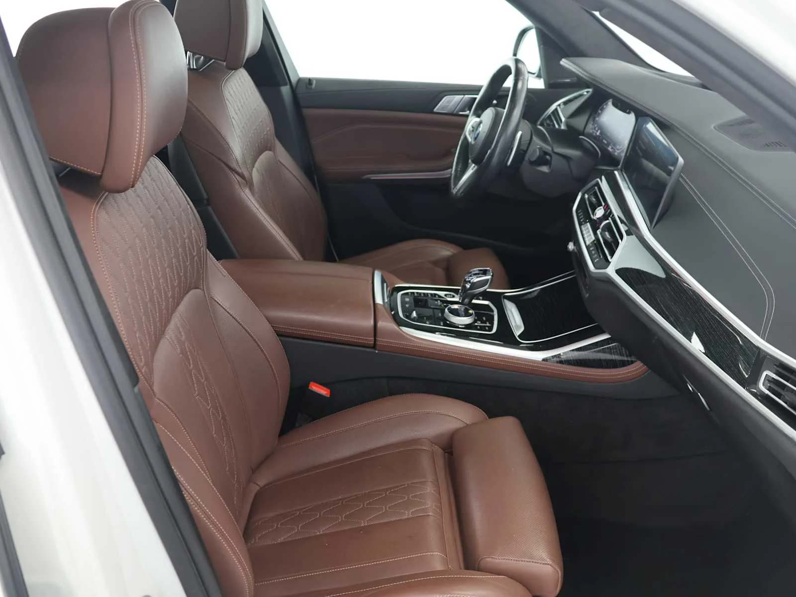 Certified Used 2022 Mineral White Metallic BMW M50i image 14