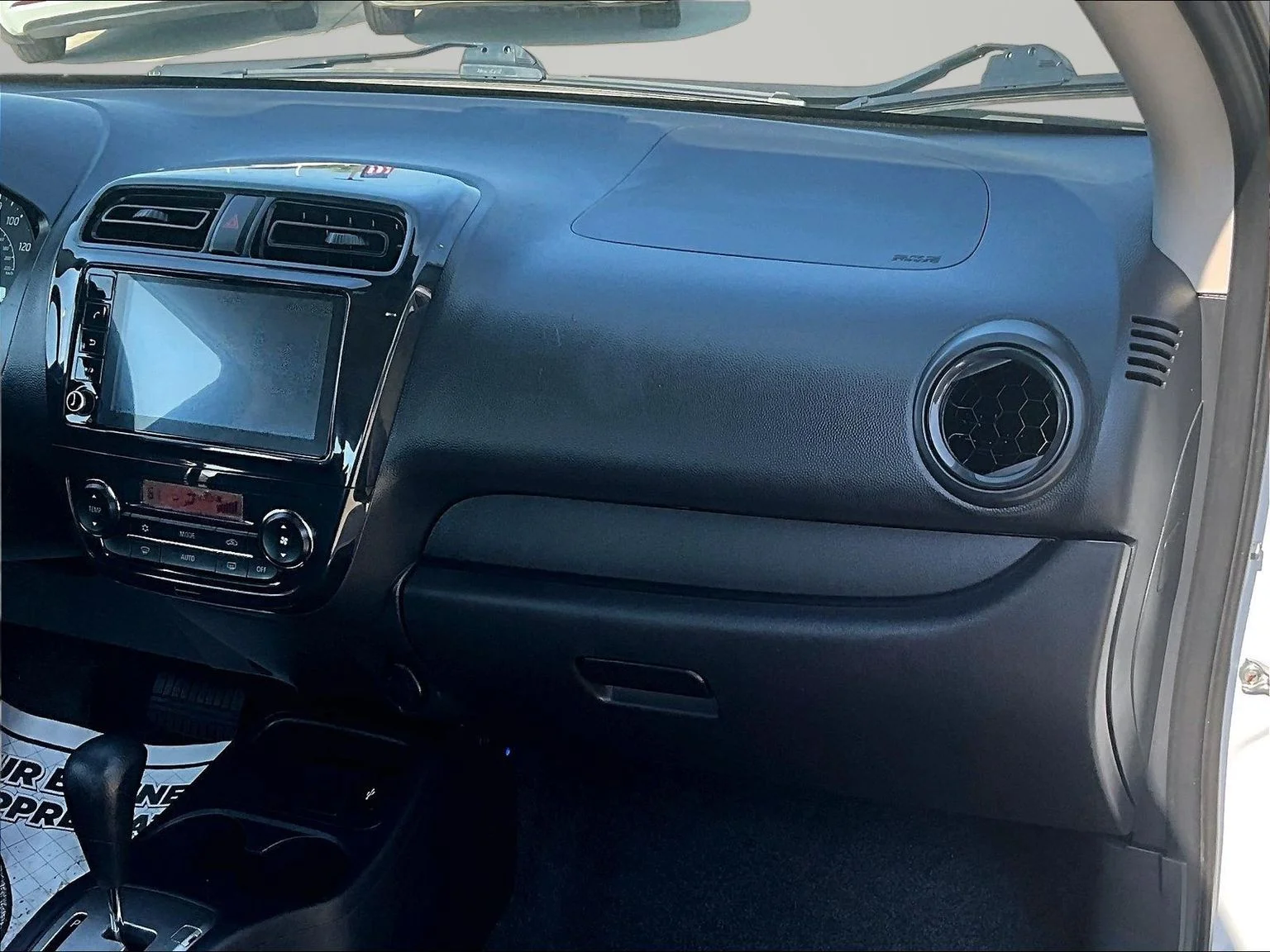 Used 2024 White Mitsubishi ES image 18
