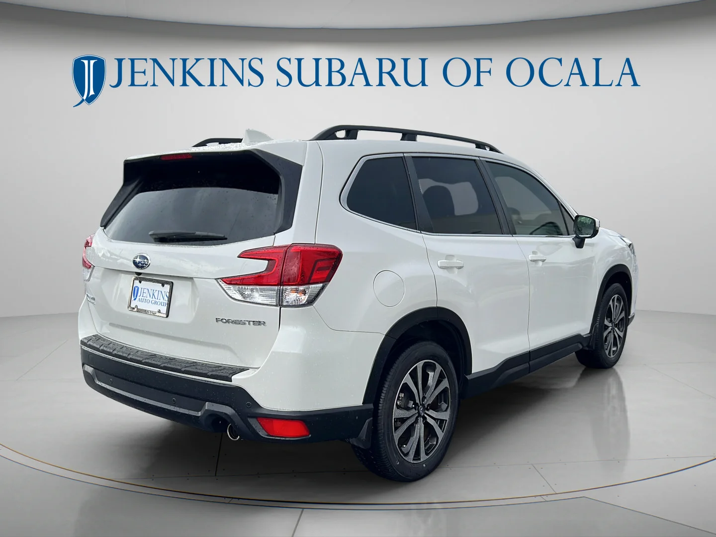 Used 2022 Crystal White Pearl Subaru Limited image 3