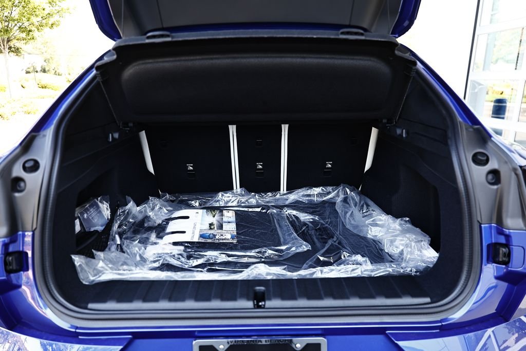 New 2027 C31 BMW xDrive28i image 28