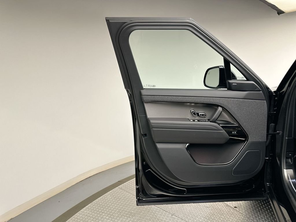 New 2027 Santorini Black Metallic Land Rover Dynamic SE image 9