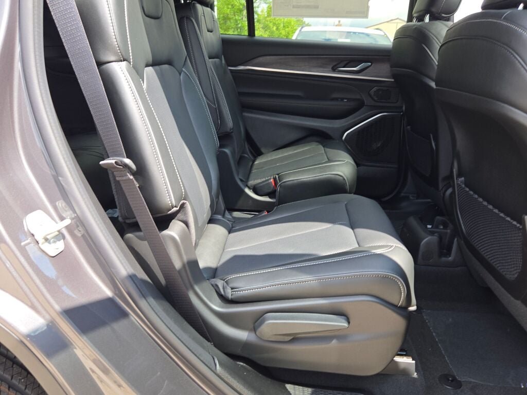 2025 Jeep Grand Cherokee L Overland - Photo 10