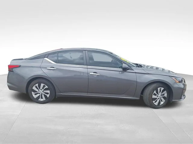 Certified Used 2025 Gray Nissan 2.5 S image 9
