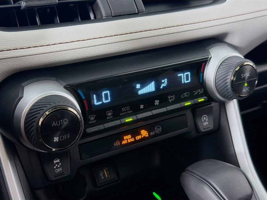 Used 2025 Ice Cap Toyota XLE image 15