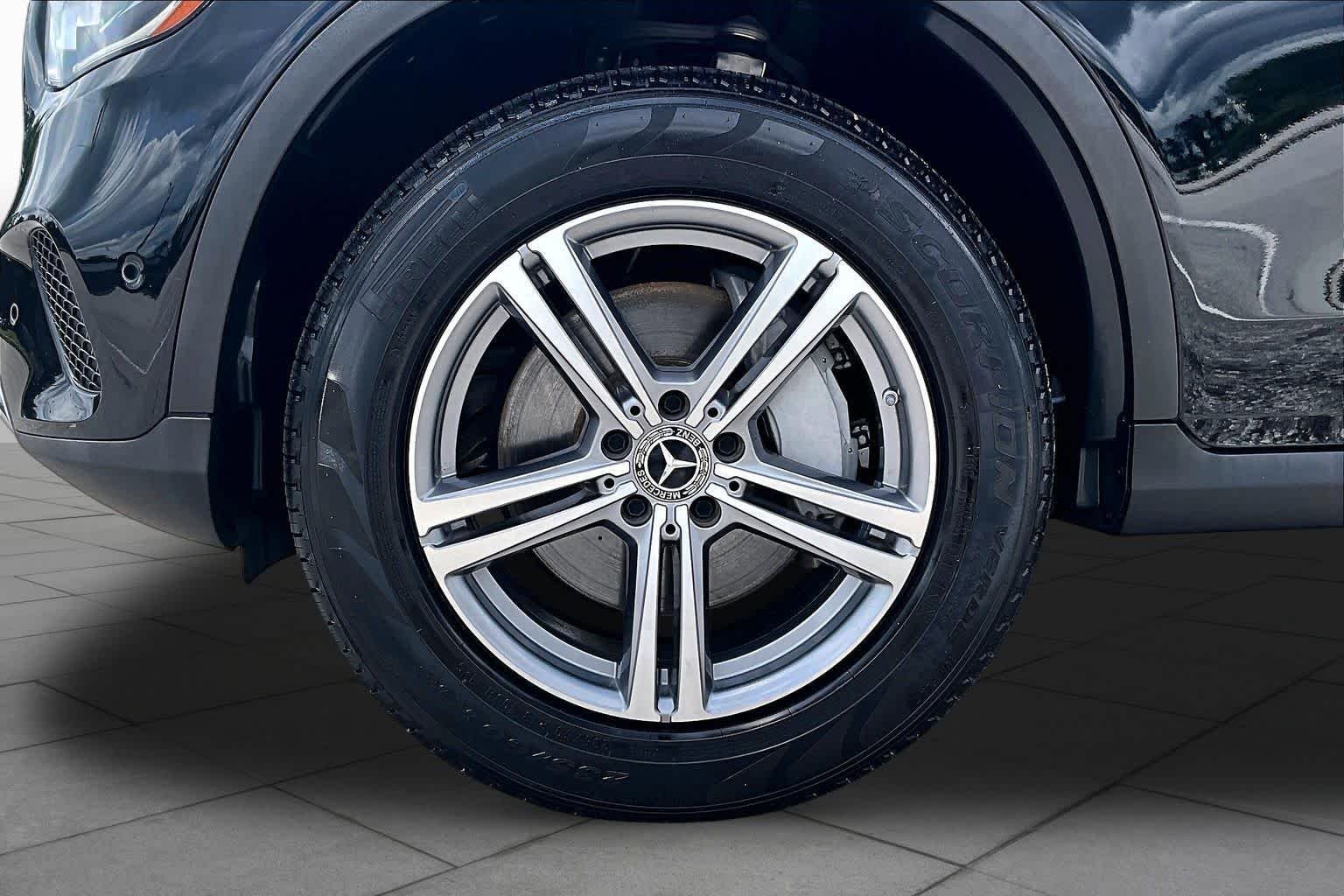 Used 2022 Black Mercedes-Benz GLC 300 image 11
