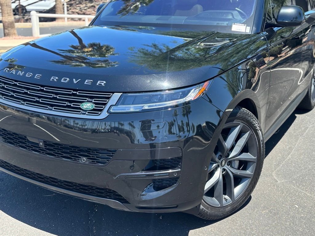 Used 2023 Santorini Black Metallic Land Rover SE image 2